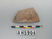 藏品(紅色細砂方格紋陶片)的圖片